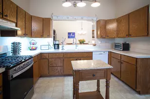 238 Royal Ln, Bloomingdale, IL 60108 - Photo 8