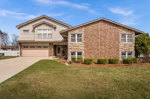 1558 Nevada Ln, Elk Grove Village, IL 60007 - Photo 2