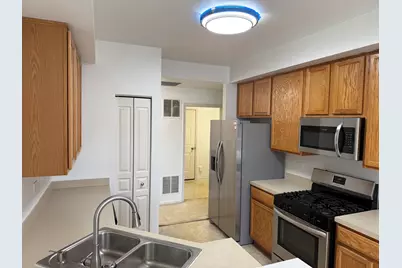 111 W Chatham Lane, Round Lake, IL 60073 - Photo 4