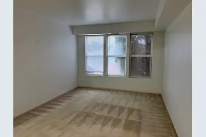 111 W Chatham Lane, Round Lake, IL 60073 - Photo 12