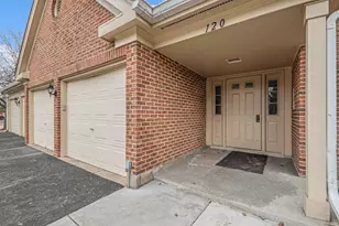 120 Stirling Ln, Schaumburg, IL 60194 - Photo 2