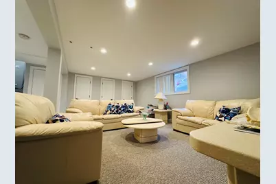 8415 N Ottawa Avenue, Niles, IL 60714 - Photo 10