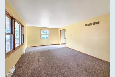 1419 Finch Street, Freeport, IL 61032 - Photo 8