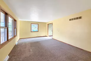 1419 Finch St, Freeport, IL 61032 - Photo 8