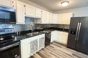 1050 N Farnsworth Ave, Aurora, IL 60505 - Photo 2