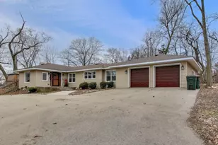 1127 Timber Trails Rd, Downers Grove, IL 60516 - Photo 2