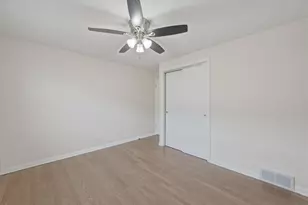 5820 S Narragansett Ave, Chicago, IL 60638 - Photo 8