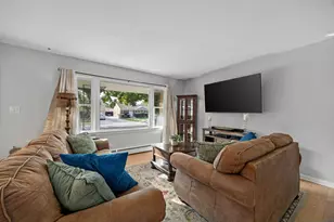 937 Robinhood Ln, La Grange Park, IL 60526 - Photo 4