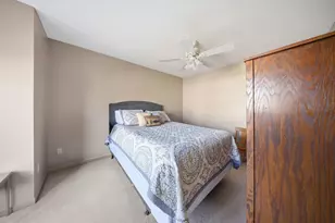 525 Bradbury Ln, Geneva, IL 60134 - Photo 12