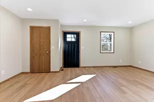 313 E Martin St, Forrest, IL 61741 - Photo 4