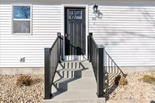 313 E Martin St, Forrest, IL 61741 - Photo 2