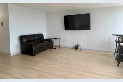 655 W Irving Park Road #4805, Chicago, IL 60613 - Photo 4