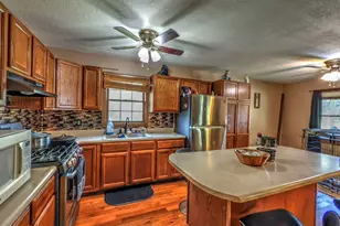 557 N 5th St, Watseka, IL 60970 - Photo 6