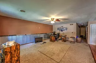 557 N 5th St, Watseka, IL 60970 - Photo 4