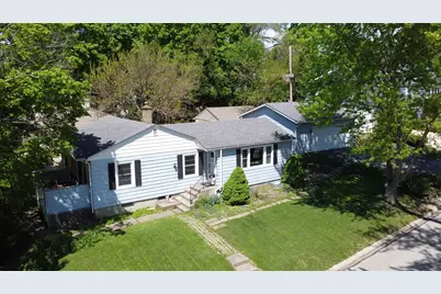 916 S 6th Avenue, Saint Charles, IL 60174 - Photo 1