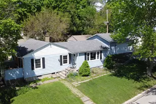 916 S 6th Ave, Saint Charles, IL 60174 - Photo 1