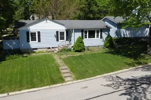 916 S 6th Ave, Saint Charles, IL 60174 - Photo 2