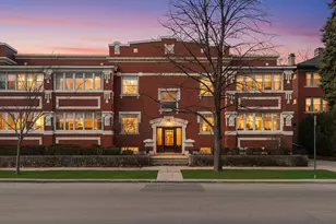 139 N Ridgeland Ave, Oak Park, IL 60302 - Photo 2