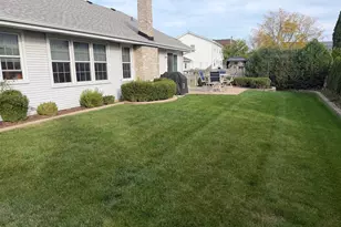 179 Farmgate Dr, Schaumburg, IL 60193 - Photo 2