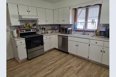 427 W Hurlbut Avenue, Belvidere, IL 61008 - Photo 4