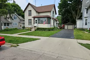 427 W Hurlbut Ave, Belvidere, IL 61008 - Photo 1