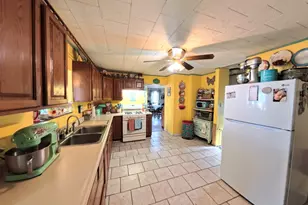 1209 Watson St, Streator, IL 61364 - Photo 4