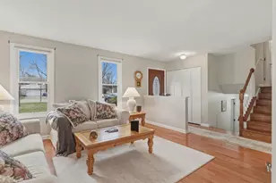 1265 Windsor Dr, Wheaton, IL 60189 - Photo 2