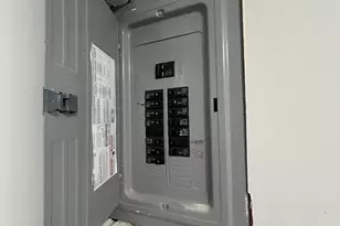 8211 S Saginaw Ave, Chicago, IL 60617 - Photo 14