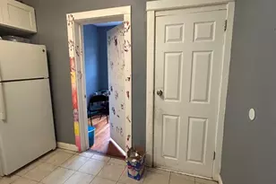 8211 S Saginaw Ave, Chicago, IL 60617 - Photo 2