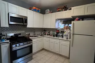 8211 S Saginaw Ave, Chicago, IL 60617 - Photo 2