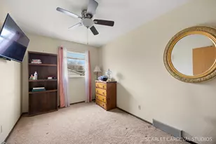 2140 Sandburg Dr, Aurora, IL 60506 - Photo 14