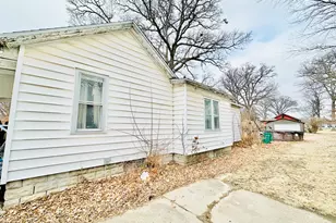 208 W 12th St, Streator, IL 61364 - Photo 2