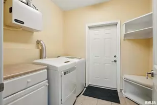 1013 2nd St Ct, Moline, IL 61265 - Photo 8