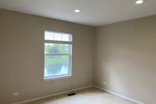 372 Pine Lake Cir, Vernon Hills, IL 60061 - Photo 4