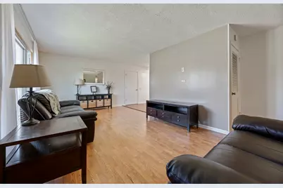 [Address not provided], Carol Stream, IL 60188 - Photo 2