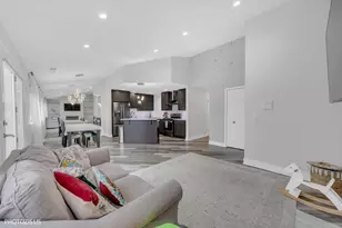 1251 Rosewood Ct, Schaumburg, IL 60193 - Photo 14