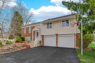 5080 Prairie Oak Rd, Gurnee, IL 60031 - Photo 2