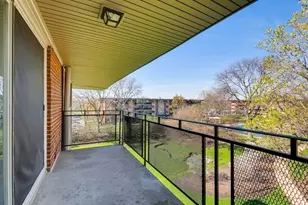 2206 S Goebbert Rd, Arlington Heights, IL 60005 - Photo 10