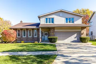 1147 N Ridge Ave, Arlington Heights, IL 60004 - Photo 1