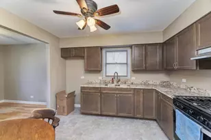 551 N Vista Ave, Lombard, IL 60148 - Photo 8