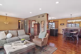 15 Newtown Ct E, Buffalo Grove, IL 60089 - Photo 6
