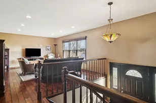 15 Newtown Ct E, Buffalo Grove, IL 60089 - Photo 2