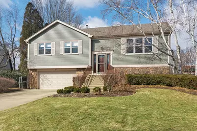 15 Newtown Court E, Buffalo Grove, IL 60089 - Photo 1
