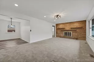 123 N Rosedale Ave, Aurora, IL 60506 - Photo 4