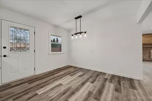 123 N Rosedale Ave, Aurora, IL 60506 - Photo 8