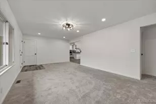 123 N Rosedale Ave, Aurora, IL 60506 - Photo 6