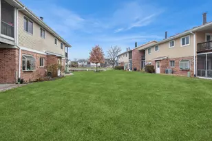 724 Maplewood Ct, Willowbrook, IL 60527 - Photo 16