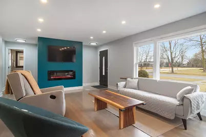 702 W Lonnquist Boulevard, Mount Prospect, IL 60056 - Photo 8