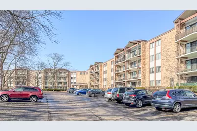 250 W Parliament Place #301, Mount Prospect, IL 60056 - Photo 2