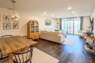 250 W Parliament Pl, Mount Prospect, IL 60056 - Photo 10